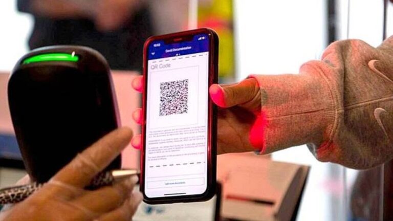 La justicia avala el pasaporte covid en Andalucía hasta el 15 de enero en residencias y hospitales