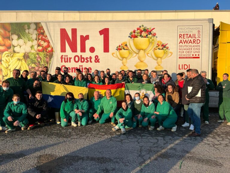 Un camión con 20.000 kilos de alimentos parte de Hinojosa a Ucrania por iniciativa de la empresa Rodríguez Barbancho