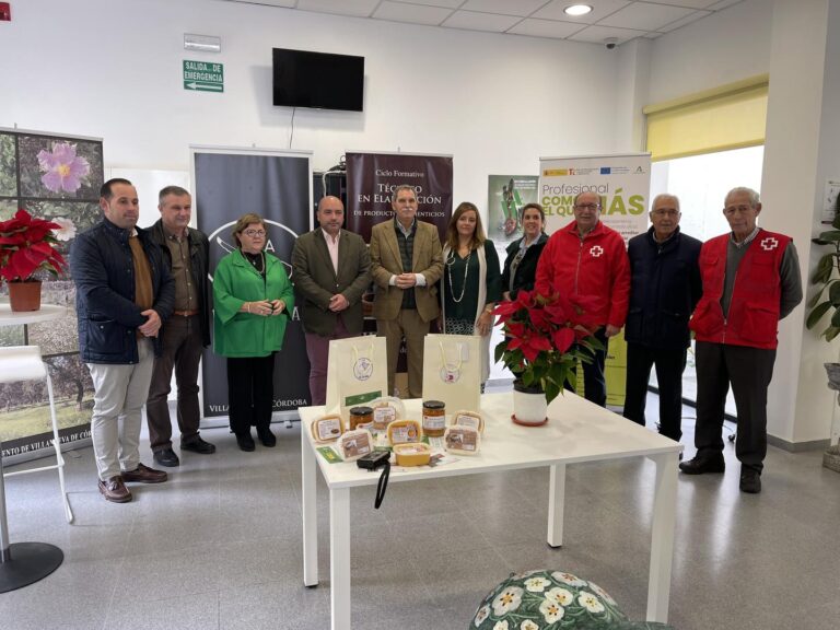 Villanueva de Córdoba se vuelca con el reparto de alimentos para los beneficiarios de Cáritas y Cruz Roja