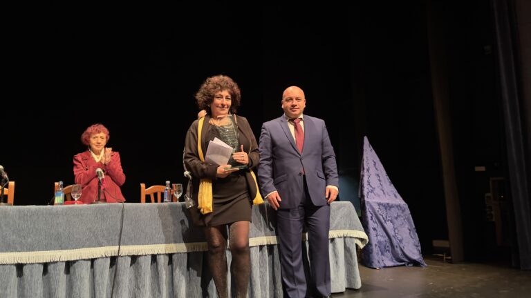 Ana Vega Burgos define a Juana Castro como su referencia poética