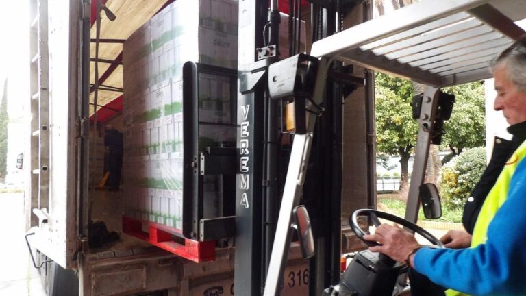 Covap dona 32.000 litros de leche tras la llamada de ayuda del Banco de Alimentos de Córdoba