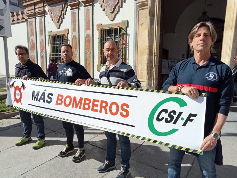 Los bomberos se concentran para denunciar la falta de personal en el Consorcio Provincial de Prevención y Extinción de Incendios