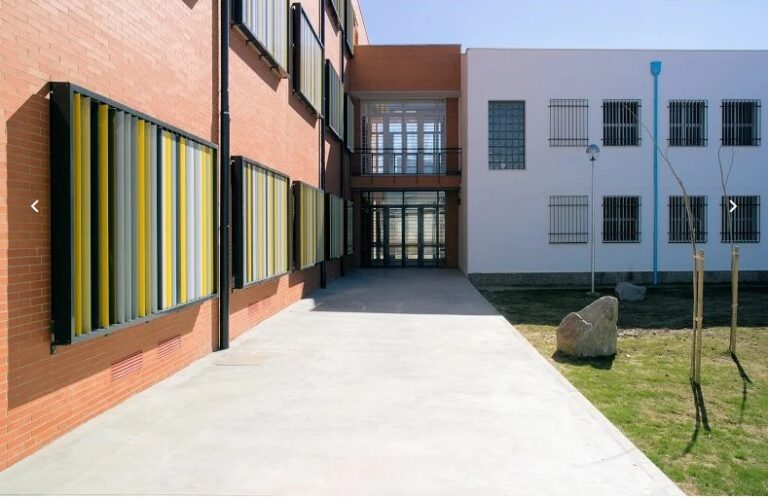 Los IES Antonio María Calero y Jerez y Caballero impartirán nuevos ciclos formativos