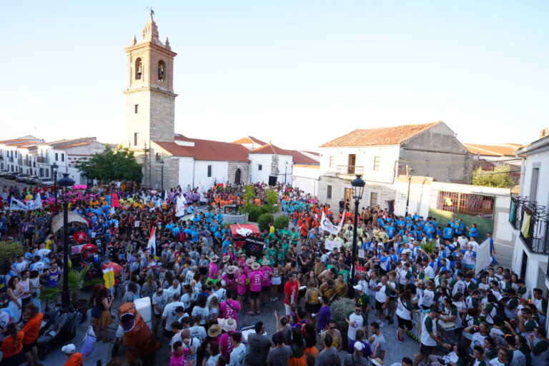 Más de 4.000 personas viven el desfile y la ceremonia de apertura de las Olimpiadas Rurales de Los Pedroches