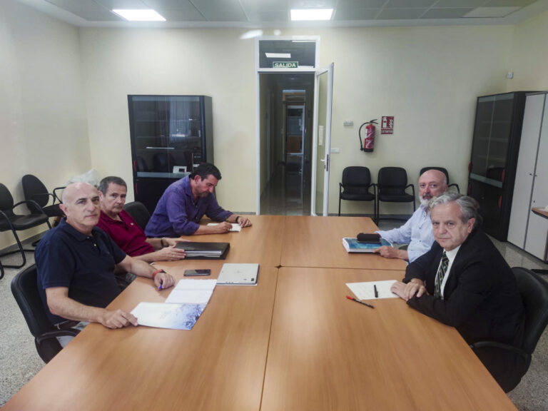 El presidente de la Diputación de Córdoba insta a la Dirección General de Aguas del Ministerio a hacer efectiva cuanto antes la cesión de la línea eléctrica de la Colada