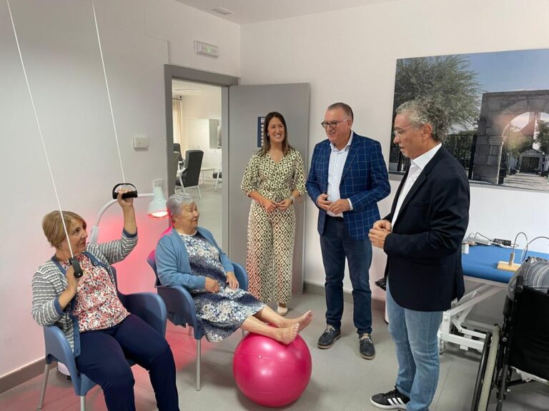 El alcalde de El Viso y la Fundación Prode valoran la puesta en marcha del nuevo Centro de Día de Mayores