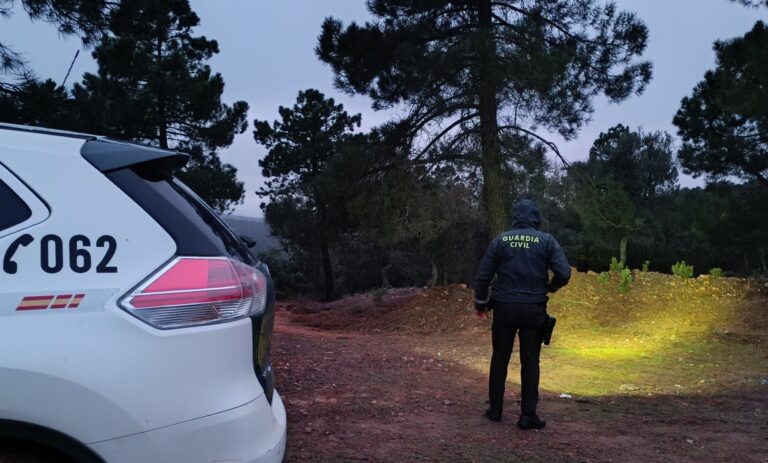 La Guardia Civil localiza en Villanueva del Duque a una persona que había desaparecido cuando realizaba una actividad micológica