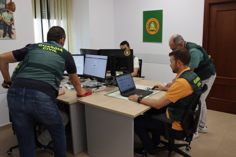 La Guardia Civil de Córdoba desarticula un grupo criminal dedicado a la realización de estafas bancarias combinado varias técnicas