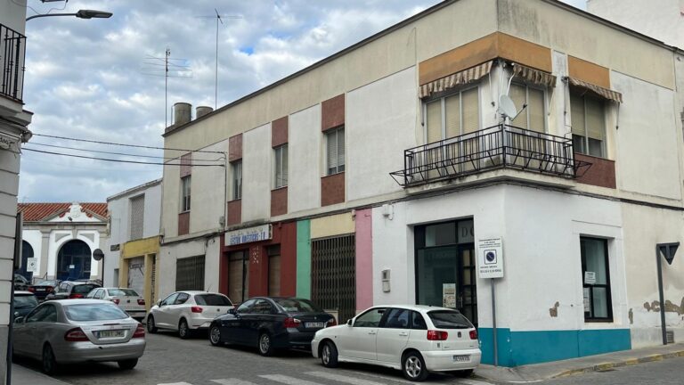 El alcalde de Pozoblanco inicia el procedimiento de adquisición de los inmuebles que hacen esquina entre la Plaza Cronista Sepúlveda y el Mercado