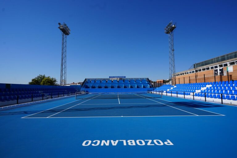 El Ayuntamiento concluye la reforma integral de las cuatro pistas de tenis y el vallado para el Open Ciudad de Pozoblanco