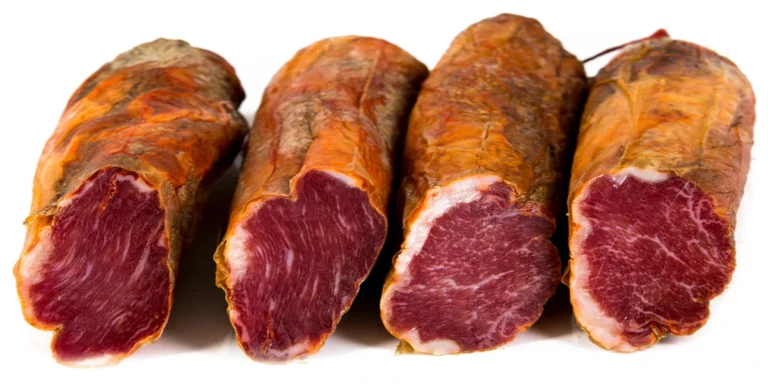 Un equipo de la UCO logra reducir los conservantes del lomo ibérico de Los Pedroches gracias a una levadura
