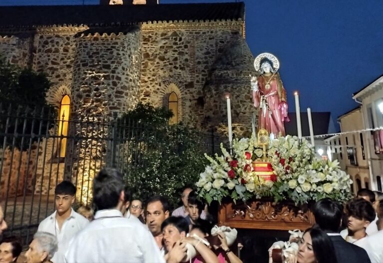 Procesión extraordinaria en Santa Eufemia por el 25 aniversario de las reliquias de la Santa.