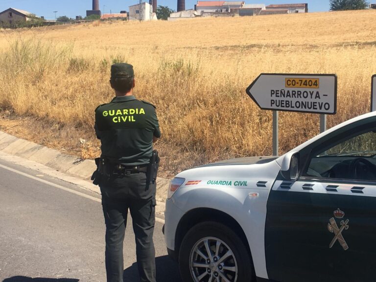 La Guardia Civil detiene a un vecino de Peñarroya-Pueblonuevo como presunto autor de un delito de robo por el procedimiento del “tirón” y otro con escalo
