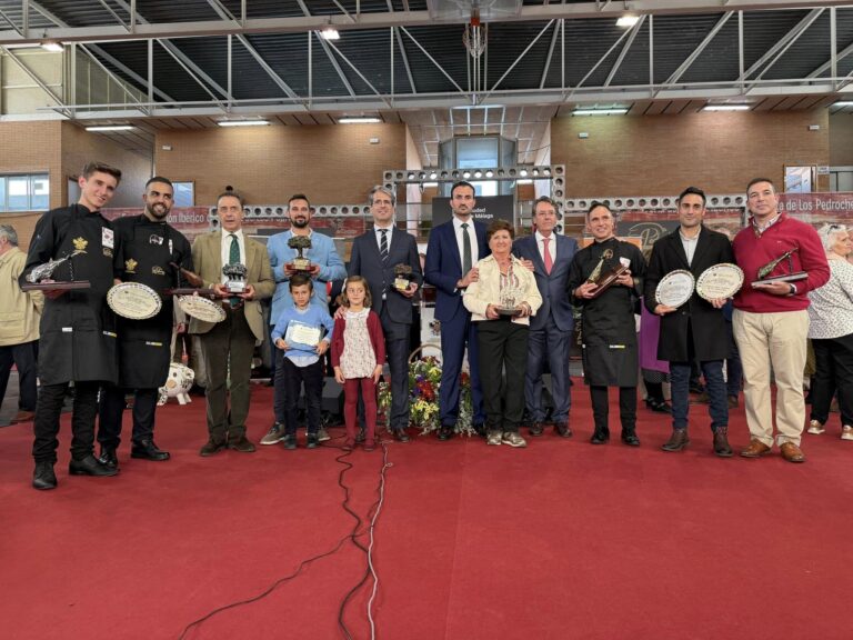 El jarote José Alcobendas Ruiz cierra la Feria del Jamón alzándose con el premio al mejor cortador nacional