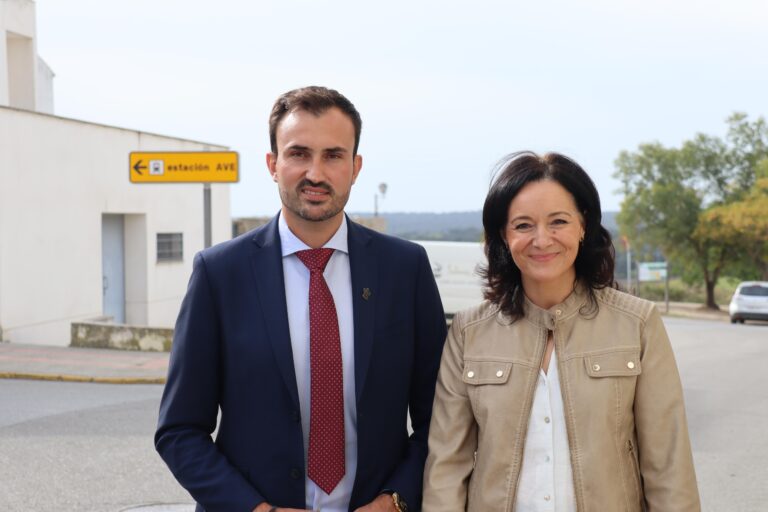 Crespín subraya el potencial económico y social de que los 12 trenes Avlo diarios Madrid- Andalucía paren en la estación de Villanueva- Los Pedroches Crespín tren Villanueva