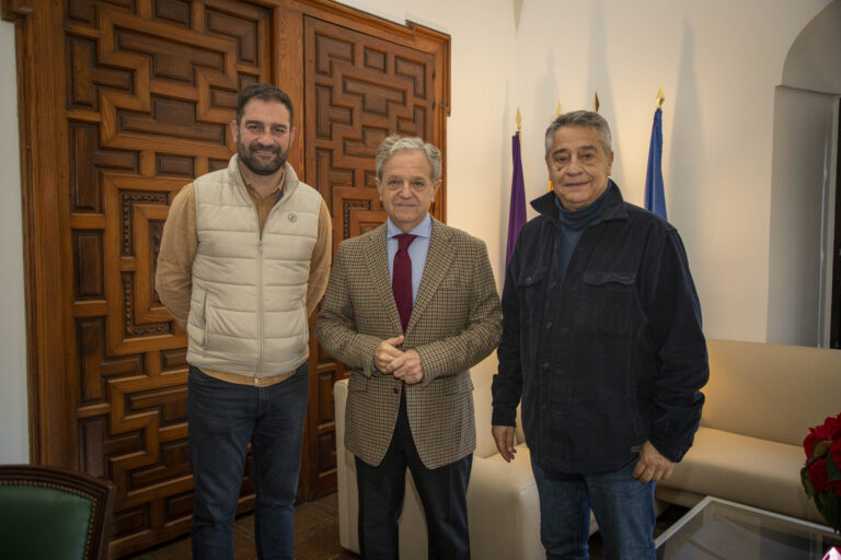 Fuentes señala que el reconocimiento a ‘La Vaquera de la Finojosa’ supone poner en valor el compromiso y el trabajo de todo un municipio