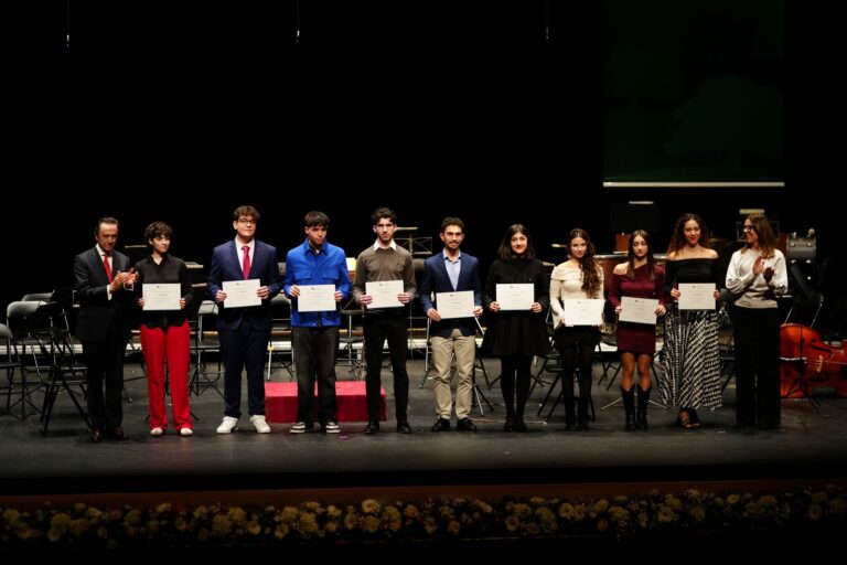 La Fundación Ricardo Delgado Vizcaíno premia a los mejores alumnos de Bachillerato en la celebración del Concierto de Navidad