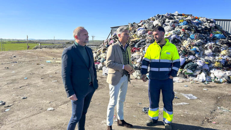 La Diputación de Córdoba destina 3,2 millones de euros a la planta de transferencia de Dos Torres, convirtiéndola en centro de referencia