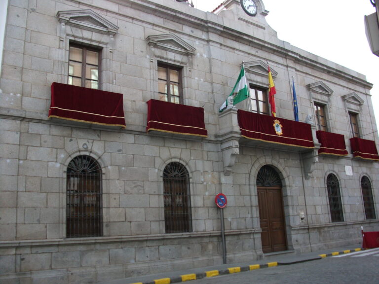 El Ayuntamiento de Pozoblanco convoca cinco nuevas plazas para la Policía Local, una para administración y otra para turismo Pozoblanco plazas policía local
