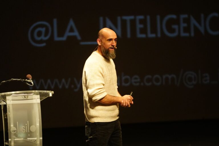 Jon Hernández aborda en El Silo la revolución que ha supuesto la Inteligencia Artificial