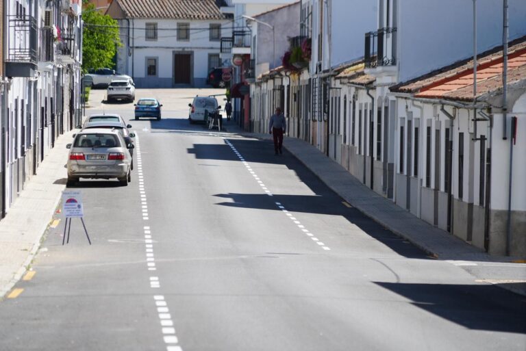 El Ayuntamiento de Pozoblanco concluye el pintado de la señalización de las más de 40 calles afectadas por el Plan de Asfaltado
