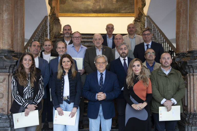 La Diputación apoya la dinamización turística con la firma de 12 convenios, uno de ellos para la Coronación de la Virgen de Luna