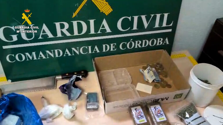 La Guardia Civil detiene a tres personas en Peñarroya-Pueblonuevo y desmantela un punto de venta de drogas muy activo