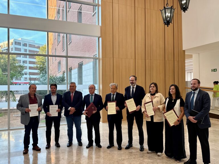 Diputación, Junta, CECO, UGT y CCOO firman una declaración conjunta en apoyo a la ampliación de la red eléctrica en la zona norte de Córdoba