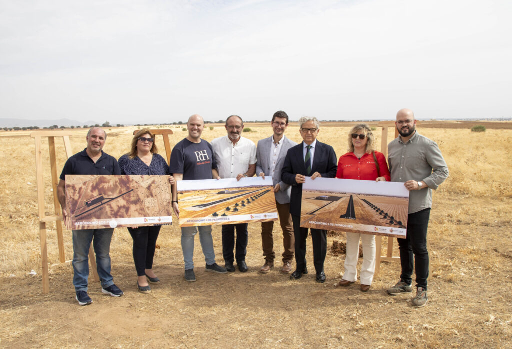 La Diputación de Córdoba invertirá 125.000 euros en la mejora y ampliación del antiguo aeródromo militar de Hinojosa del Duque