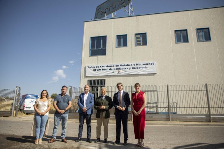 Dos Torres cuenta con un Ciclo de FP Dual de Soldadura y Calderería, gracias a la apuesta de la Diputación de Córdoba que aporta 130.000 euros Dos Torres cuenta con un Ciclo de FP Dual de Soldadura y Calderería, gracias a la apuesta de la Diputación de Córdoba que aporta 130.000 euros