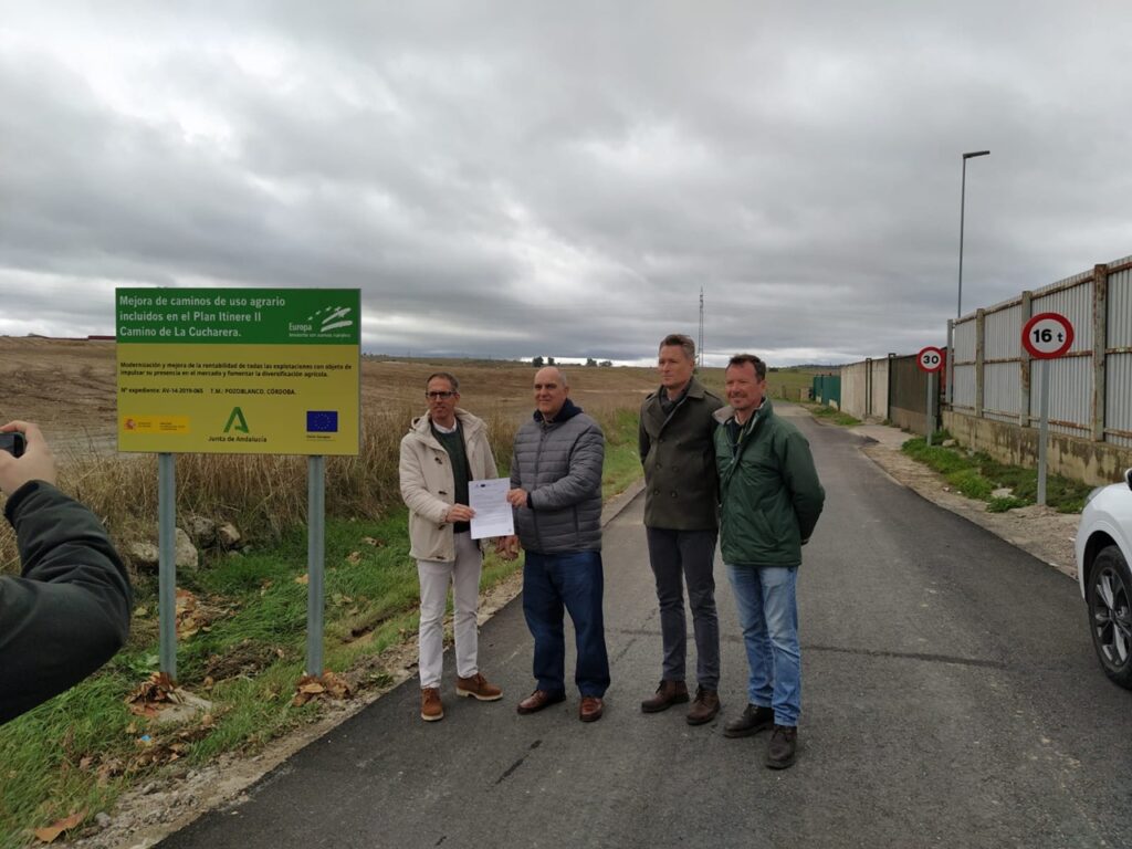 La Junta entrega a Pozoblanco y Pedroche dos caminos rurales renovados con una inversión de 432.000 euros para mejorar la actividad agraria
