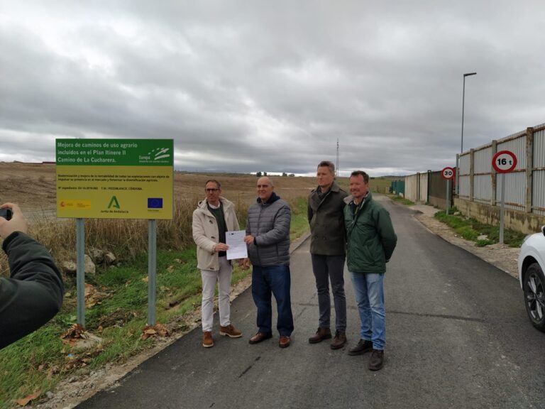 La Junta entrega a Pozoblanco y Pedroche dos caminos rurales renovados con una inversión de 432.000 euros para mejorar la actividad agraria La Junta entrega a Pozoblanco y Pedroche dos caminos rurales renovados con una inversión de 432.000 euros para mejorar la actividad agraria