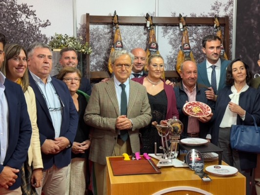 Salvador Fuentes reivindica la calidad de los productos 100% ibéricos de Los Pedroches en la clausura de la Feria del Jamón de Villanueva de Córdoba