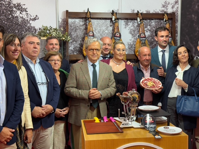 Salvador Fuentes reivindica la calidad de los productos 100% ibéricos de Los Pedroches en la clausura de la Feria del Jamón de Villanueva de Córdoba
