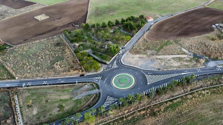 La Junta mejora el acceso a Añora y la seguridad vial con la construcción de una glorieta La Junta mejora el acceso a Añora y la seguridad vial con la construcción de una glorieta