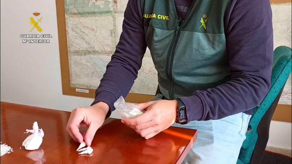 La Guardia Civil culmina el operativo en Villanueva de Córdoba con cuatro detenidos y el desmantelamiento de dos puntos de venta de drogas muy activos