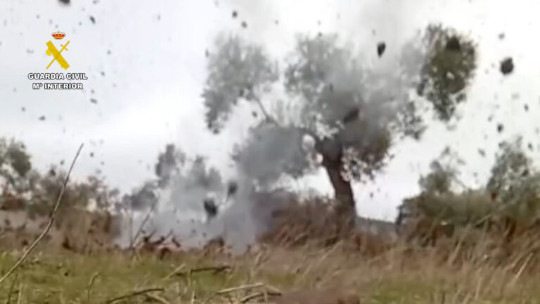 La Guardia Civil retira dos proyectiles usados en la II Guerra Mundial que habían aparecido en una finca de Peñarroya-Pueblonuevo  