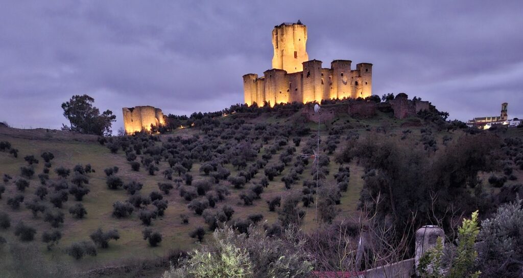 El Ayuntamiento de Belalcázar declarará en ruina una edificación que contamina la vista del castillo del municipio