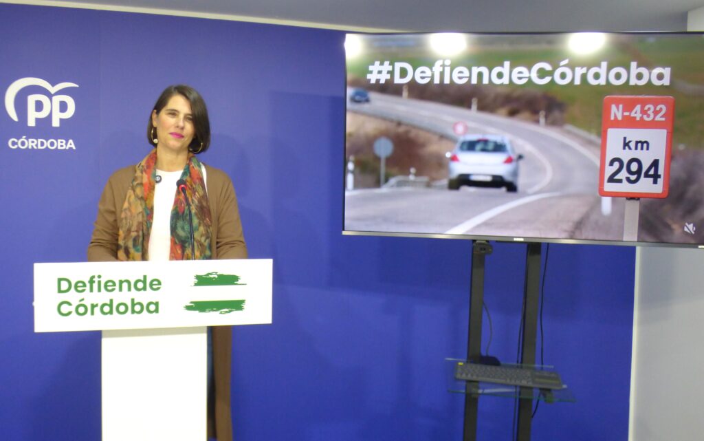 Araceli Cabello: "El PSOE sigue castigando a Córdoba, nunca ha habido compromiso real para hacer la autovía de la N-432"