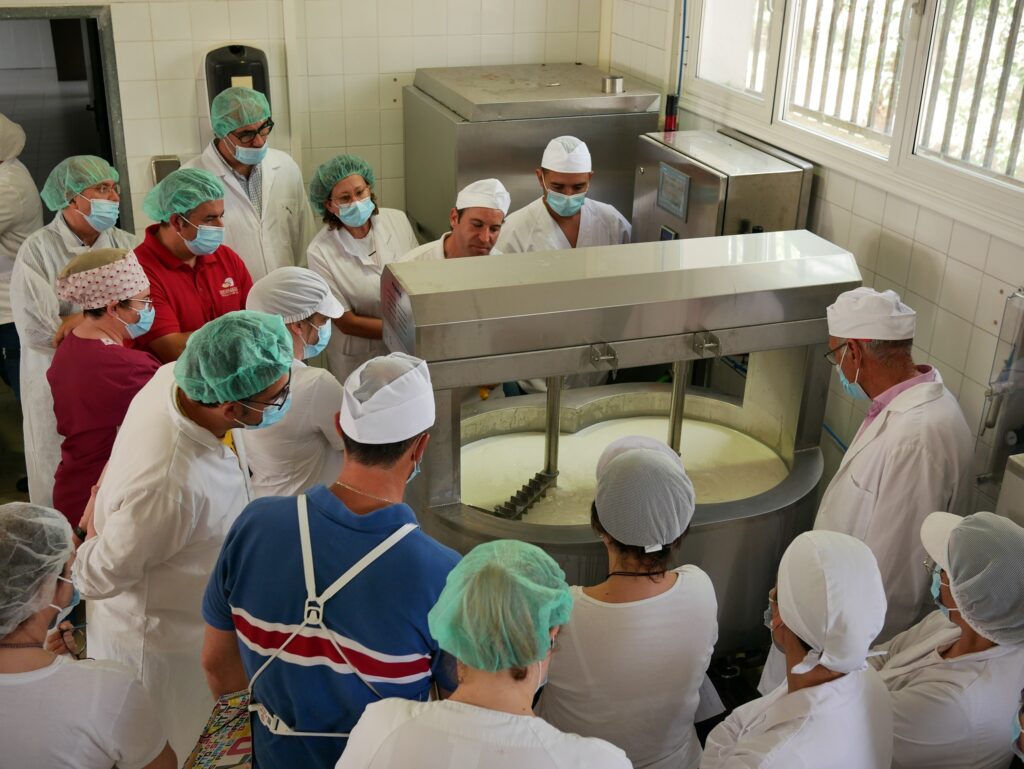 La Junta abre las inscripciones del curso Maestro Quesero 4.0 para la elaboración de quesos y la creación de empresas lácteas