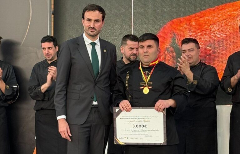 Javier Fernández se proclama campeón de España de cortadores de jamón en Villanueva de Córdoba Javier Fernández se proclama campeón de España de cortadores de jamón en Villanueva de Córdoba
