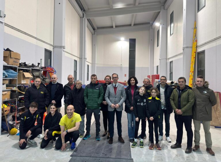 Inauguradas las obras de ampliación de la nave de atletismo y de la nueva sede del Club de Maratón de Pozoblanco