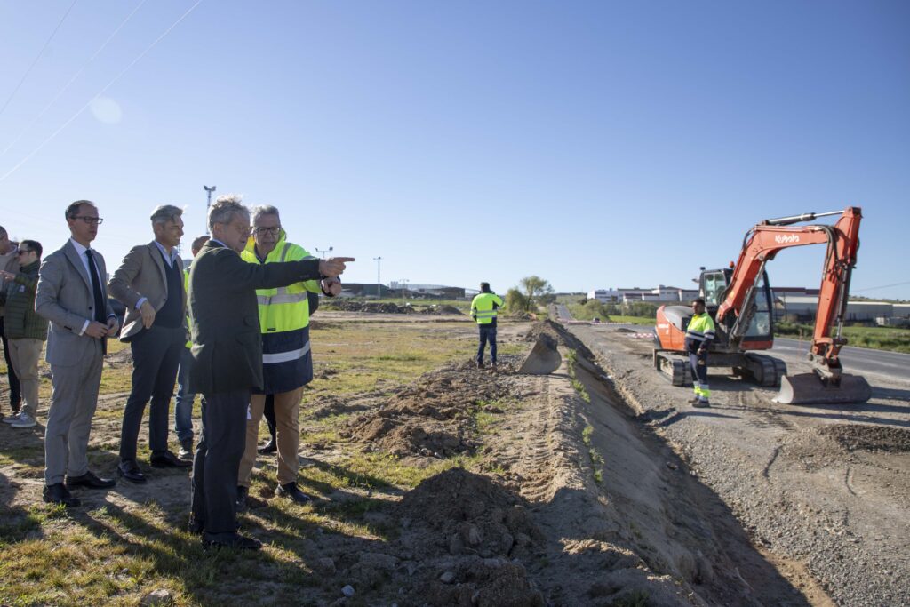 El presidente de la Diputación visita la obra de mejora de la carretera CO-6411 entre Pozoblanco y el polígono industrial