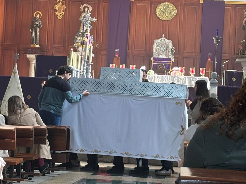 La Cofradía Infantil de Nuestro Padre Jesús Cautivo de Belalcázar presenta su nuevo paso
