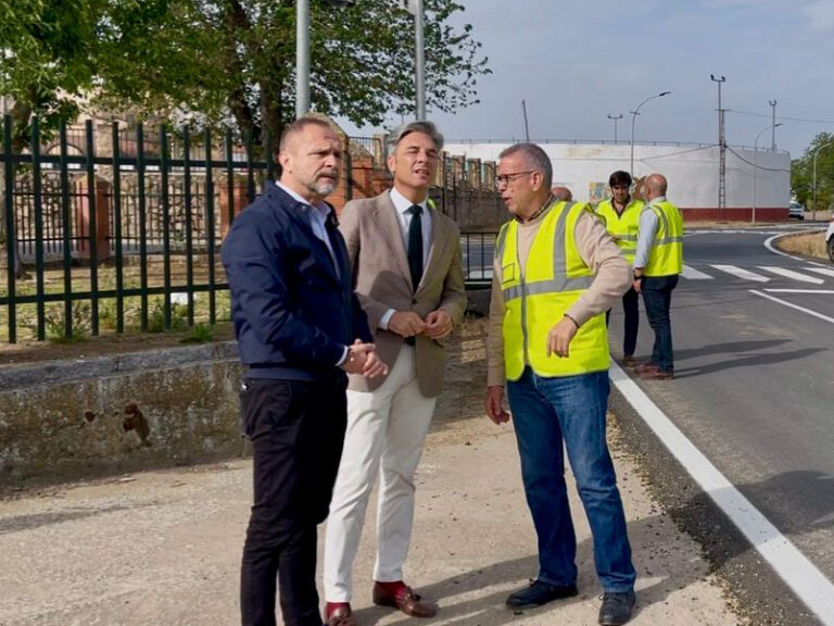 Andrés Lorite visita la obra de las carreteras provinciales ‘De Dos Torres a Pedroche’ y ‘Ramal de Acceso a Dos Torres’