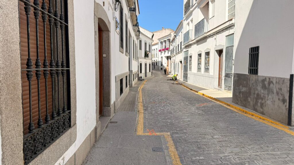 El Ayuntamiento de Pozoblanco inicia las obras de remodelación integral de la calle Alfareros
