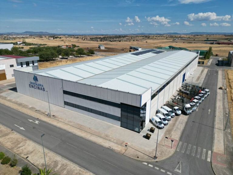 La Junta aprueba 3,90 millones para el nuevo centro de laminación de vídeos de Cristalería Encinas en Añora