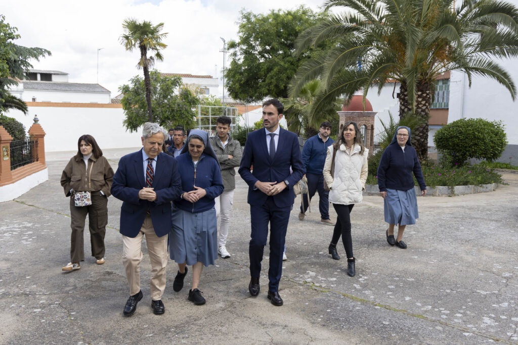 El presidente de la Diputación insiste en Villanueva de Córdoba en la importancia de apostar por modelos de desarrollo más sostenibles y competitivos