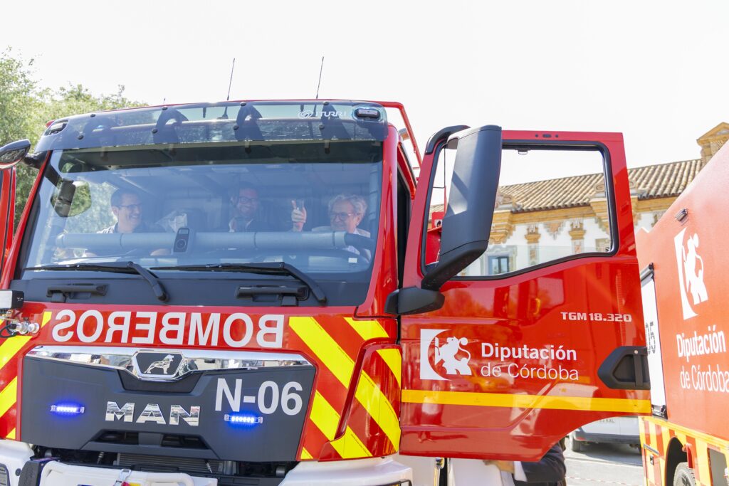 La Diputación de Córdoba refuerza la campaña de incendios de verano con 17 bomberos y tres nuevas autobombas nodriza
