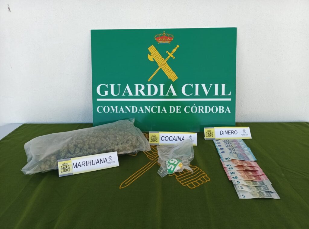 La Guardia Civil detiene a tres personas por tráfico de drogas en Villanueva de Córdoba